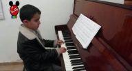 ورد عشق البيانو لينمي موهبته