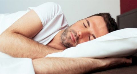 قيلولة العصر.. راحة مؤقتة أم عادة مضرة؟