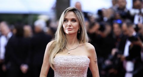 بعمر الـ50 أنجلينا جولي تُحارب الشيخوخة.. بهذه الطريقة