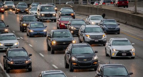 تمديد صلاحية رخص المركبات لشهرين اضافيين