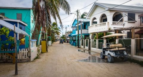 10 جزر رومانسية خالية من السيارات مثالية لقضاء شهر العسل