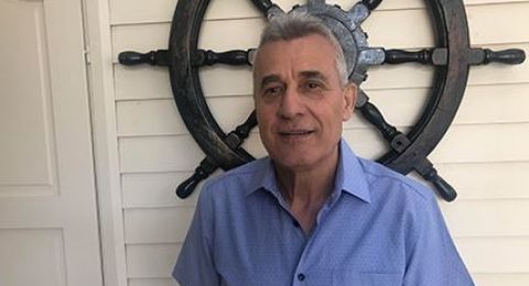 أجراس كنائس وأنوار ميلاد حزينة