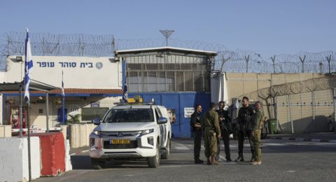 القاضية روت رونين تزور سجن عوفر للاطلاع على أوضاع السجناء الأمنيين