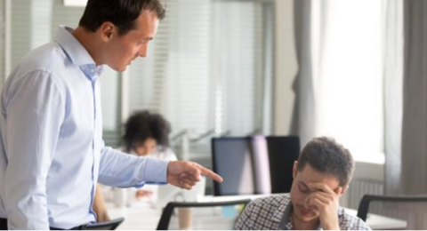 كيف تتعامل مع الزميل السلبي في العمل؟