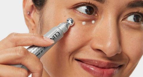 ماركة المكياج والعناية بالبشرة كلينيك تطلق  All About Eyes™ Brightening Serum Concentrate