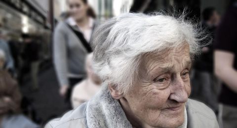 أسباب ضعف الذاكرة لدى كبار السن