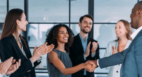 إذا كنت تريد النجاح في حياتك المهنية.. عليك ان تتخلى عن هذه العادات!