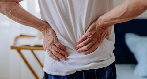 ما العلاقة بين الضائقة المالية وآلام الظهر؟