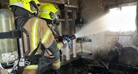 شقيب السلام: حريق بمنزل يُسفر عن إصابة 4 أشخاص جراء استنشاق الدخان