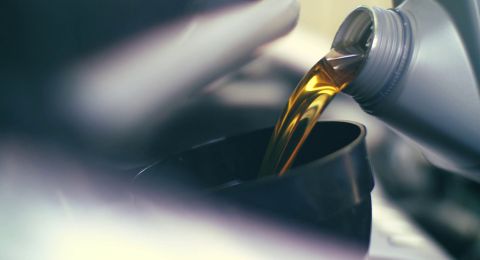 تعرف على الخطوات الصحيحة لقياس مستوى زيت محرك السيارة