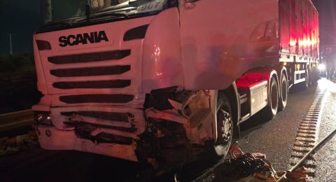 إصابتان في حادث تصادم بين شاحنة وسيارة قرب دير نظام