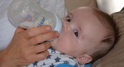 وزارة الصحة تحذر من حليب أطفال ملوث بالبكتيريا السامة