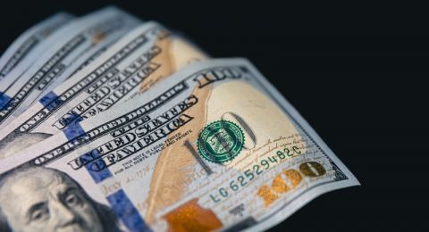 الدولار يرتفع مع اقتراب قرار الفيدرالي الأميركي بشأن الفائدة