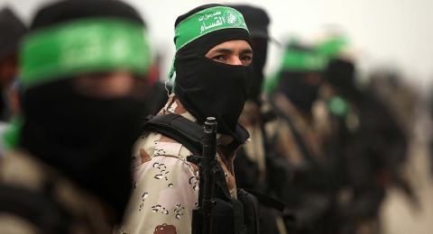 الجزيرة: حماس تسلّم جثمان أسير اسرائيلي إلى الصليب الأحمر في غزة