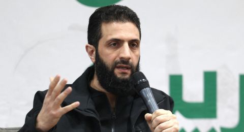 تقرير إسرائيلي: هل يسعى الغرب لإعادة تأهيل الرئيس السوري أحمد الشرع (الجولاني)؟