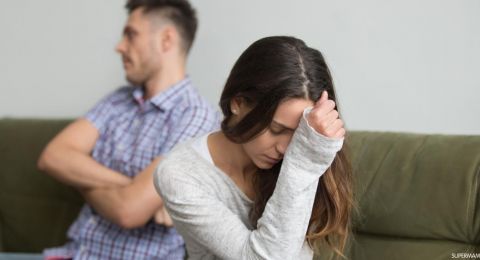 هل قول الرجل لزوجته طالق بالثلاثة تحسب طلقة واحدة أم ثلاث؟.. اعرف الموقف الشرعي