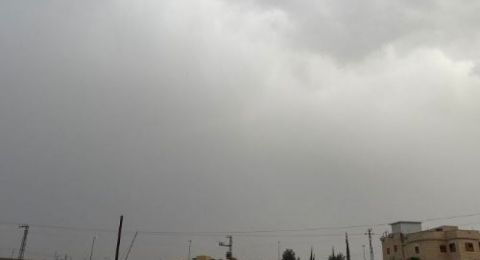 حالة الطقس: استمرار تأثير المنخفض الجوي وأمطار متفرقة