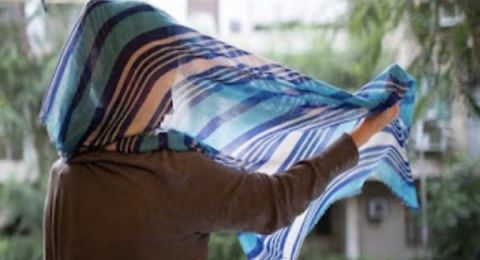 دار الإفتاء: لا يجوز للزوجة خلع الحجاب طاعة لزوجها.. والرأس من العورة الواجبة الستر