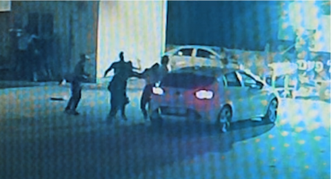 شاهد: خلاف بدأ بنظرات..شتائم وانتهى بشجار وطعن شخصين في كفركنا