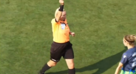 أغرب بطاقة صفراء في دوريات كرة القدم