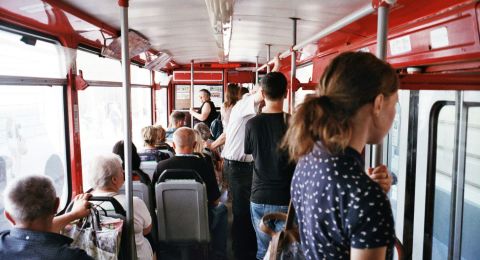 10 إستراتيجيات لكل مسافرة لتقليل النفقات أثناء السفر