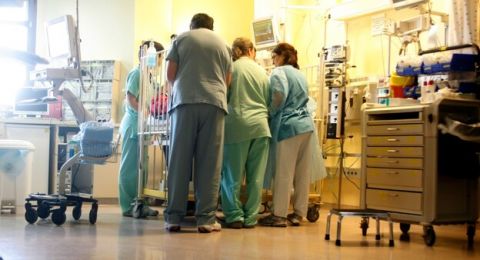 طفل يبلغ 6 أعوام خضع لعملية جراحية بعد ابتلاع شعر رأسه