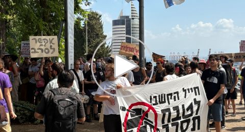 الناشطة يونا روزمان ترفض التجنيد وتسلم نفسها للسجن وسط وقفة احتجاجية داعمة