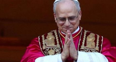 البابا يناشد 