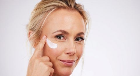 نصائح للحفاظ على نضارة بشرتك بعد سن 40