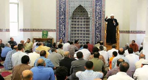 حكم ترك خطبة الجمعة وأداء الركعتين فقط.. هل تصح الصلاة؟