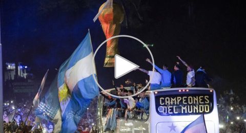 مباشر وبالبفيديو:احتفالات الأرجنتين بلقب كأس العالم في بوينس آيرس