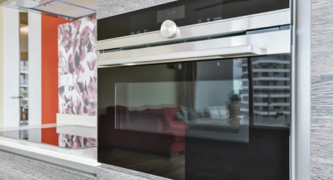 خطوات منزليّة فعّالة لتنظيف زجاج الفرن بصورة منفصلة