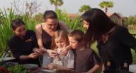  الحشرات وجبة أنجلينا جولي المفضلة، وتأكلها مع اولادها