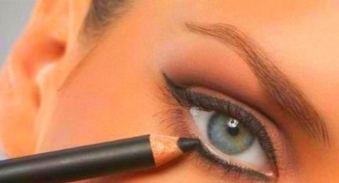خطوات بسيطة في المكياج لتجنّب ظهور العيون ضيقة