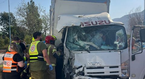 إصابة خطيرة لسائق شاحنة بحادث طرق في كريات شمونة