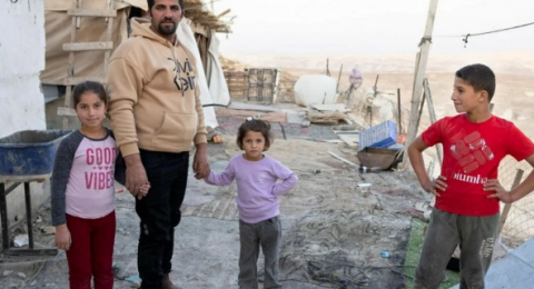 نزوح عشرات العائلات الفلسطينية جراء اعتداءات متصاعدة في الضفة الغربية