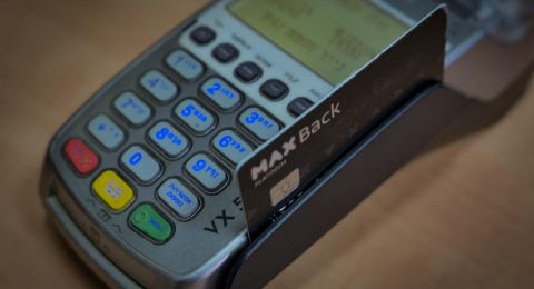 مراقب الدولة في إسرائيل يوصي بزيادة الإعفاء الضريبي على المشتريات الإلكترونية