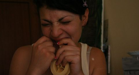 استطلاع: معظم النساء في إسرائيل فوق سنّ 36 يعانين من أعراض ما قبل سنّ اليأس