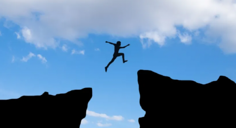 أكثر الأبراج جرأة ومغامرة.. يعشقون التحدي وروح المغامرة