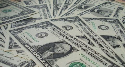 تراجع الدولار مقابل الشيكل: تحذير من مخاطر الاستثمار بالعملات الأجنبية