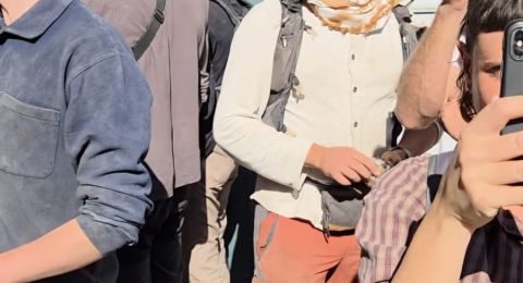 ترحيل 32 ناشطًا أجنبيًا مرتبطين بمنظمة UAWC وتصدر أوامر إبعاد طويلة الأمد