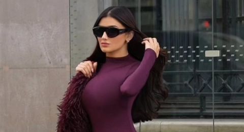 مي عمر تستعرض رشاقتها بجمبسوت لصوق بالجسم