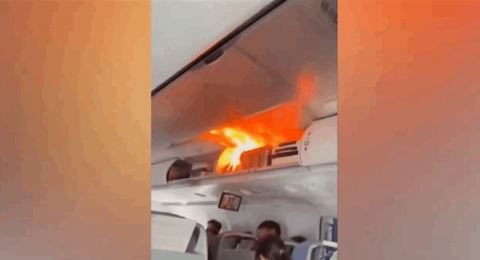 الفيديو.. حريق داخل طائرة يربك الركاب
