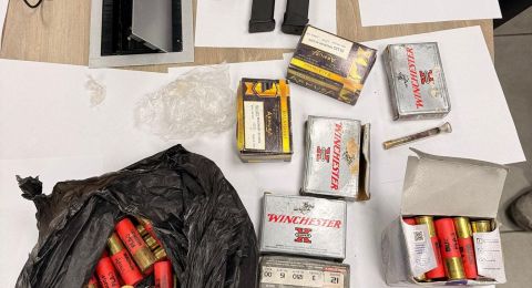 ضبط سلاحًا وذخيرة ومخدرات في يركا وتمنع تنفيذ جريمة محتملة