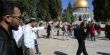 مستوطنون يقتحمون الأقصى واجراءات مشددة في القدس