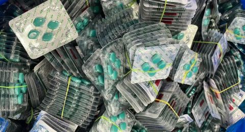 إحباط محاولة تهريب 30 ألف قرص 