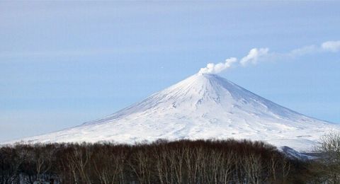 توهج مرعب.. البركان الأعلى في أوراسيا يثور مجددًا