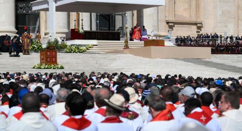 مباشر: روما تودع البابا فرنسيس في جنازة تاريخية وسط غضب من الكنيسة الكاثوليكية على اسرائيل