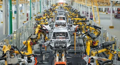 دولة عربية تتلقى 13 طلبا من شركات عالمية لإقامة مصانع سيارات