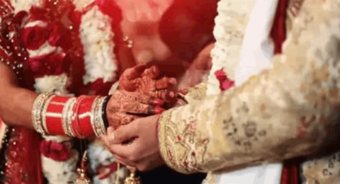 أغنية ذكّرته بطليقته.. فألغى حفل زفافه